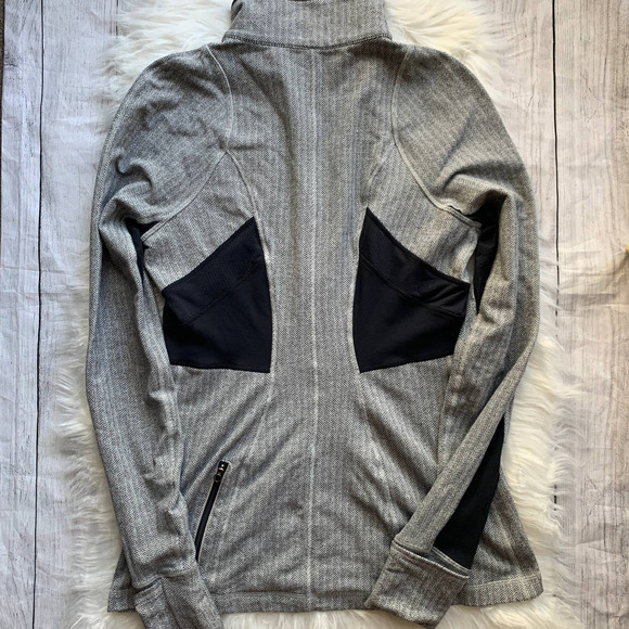 Lululemon Full Tilt Half Zip Gray - Picture 2 of 11